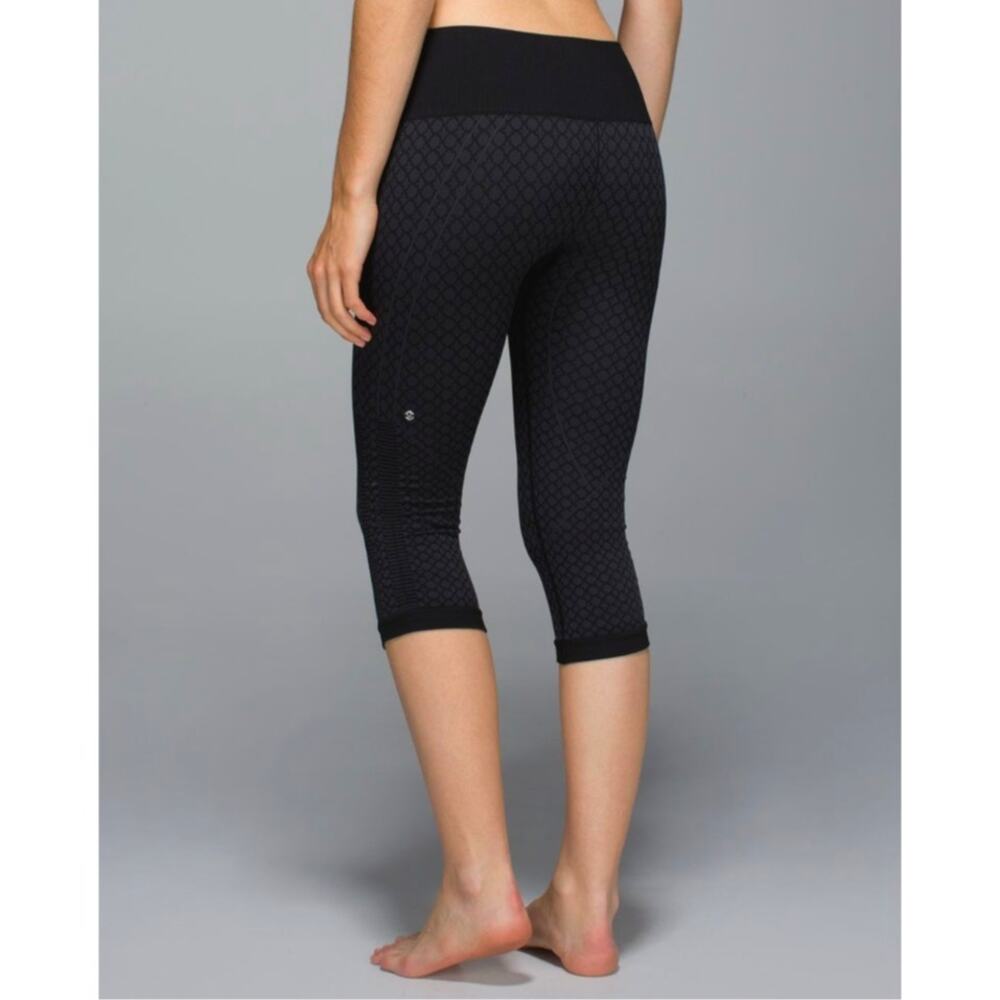 Lululemon In The Flow Crop II (First Release)- Heathered Deep Coal